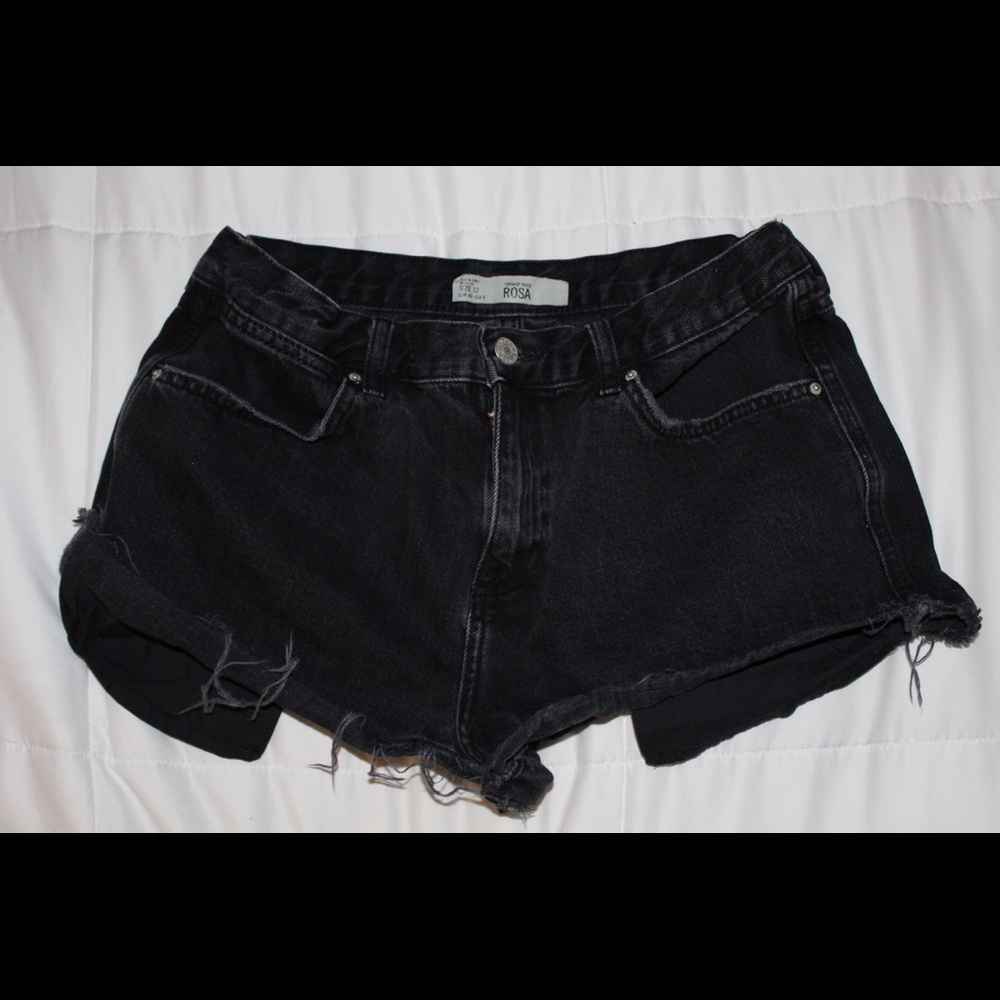 black (short) jean shorts